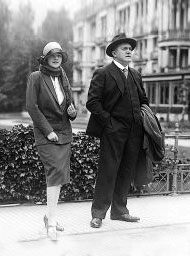 1928 Baden-Baden  Max Beckmann con la moglie Mathilde